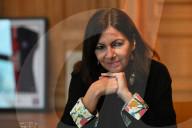NEWS - Pariser Bürgermeisterin Anne Hildago posiert in ihrem Büro