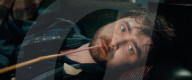 PEOPLE - Daniel Radcliffe in einem Clip aus neuem Film "Guns Akimbo", mit angeschraubten Pistolen an seinen Händen.