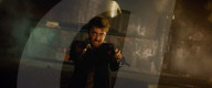 PEOPLE - Daniel Radcliffe in einem Clip aus neuem Film "Guns Akimbo", mit angeschraubten Pistolen an seinen Händen.