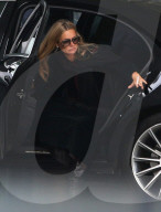 EXKLUSIV - Kate Moss am Flughafen Luton