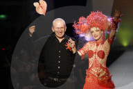 PEOPLE - Jean-Paul Gaultier kündigt letzte Haute-Couture-Show in Paris an (Archiv)
