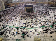 NEWS -  Muslimische Pilger beten in der Moschee in Medina