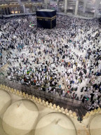 NEWS -  Muslimische Pilger beten in der Moschee in Medina