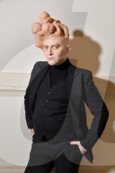PEOPLE - Ali Madavi mit "Kindskopf" an letzter Gaultier-Fashionshow