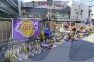 PEOPLE -  Trauer um NBA Superstar Kobe Bryant beim Staples Center in LA
