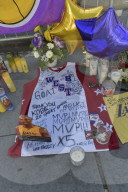 PEOPLE -  Trauer um NBA Superstar Kobe Bryant beim Staples Center in LA