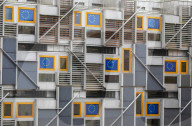 NEWS - Brexit: EU-Flaggen an den Fenstern des schottischen Parlaments