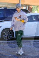 PREMIUM EXCLUSIVE Justin Bieber Honors Kobe Bryant With 24 Wristband