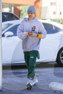 PREMIUM EXCLUSIVE Justin Bieber Honors Kobe Bryant With 24 Wristband