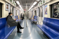NEWS - Coronavirus: Alltag in Pekings U-Bahn
