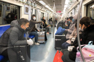 NEWS - Coronavirus: Alltag in Pekings U-Bahn
