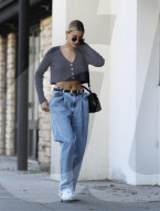 PREMIUM EXCLUSIVE Hailey Baldwin Nails 80s Casual