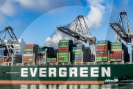 NEWS -  Industrie im Rotterdamer Hafen