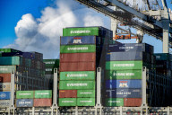 NEWS -  Industrie im Rotterdamer Hafen