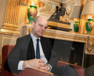 PORTRAIT - Französicher Bildungsminister Jean-Michel Blanquer in seinem Büro