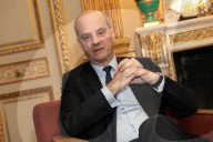 PORTRAIT - Französicher Bildungsminister Jean-Michel Blanquer in seinem Büro