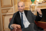 PORTRAIT - Französicher Bildungsminister Jean-Michel Blanquer in seinem Büro