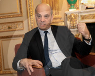 PORTRAIT - Französicher Bildungsminister Jean-Michel Blanquer in seinem Büro