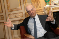 PORTRAIT - Französicher Bildungsminister Jean-Michel Blanquer in seinem Büro