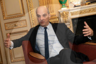 PORTRAIT - Französicher Bildungsminister Jean-Michel Blanquer in seinem Büro