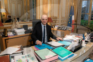 PORTRAIT - Französicher Bildungsminister Jean-Michel Blanquer in seinem Büro