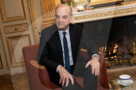 PORTRAIT - Französicher Bildungsminister Jean-Michel Blanquer in seinem Büro