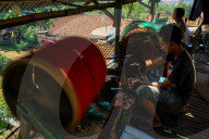 REPORTAGE - Herstellung von Schnüren für Drachen in Indonesien