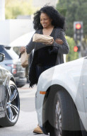 PREMIUM EXCLUSIVE Diana Ross Grabs Lunch To Go From Bristol Farms