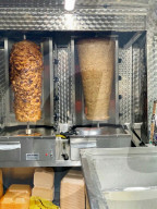 FEATURE - Essen auf Rädern: Der Londoner Last Stop Kebab Bus