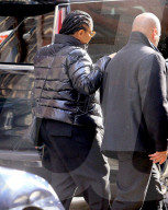 EXKLUSIV - Janet Jackson bummelt bei Balenciaga in New York