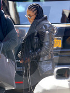 EXKLUSIV - Janet Jackson bummelt bei Balenciaga in New York