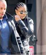 EXKLUSIV - Janet Jackson bummelt bei Balenciaga in New York