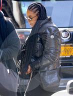 EXKLUSIV - Janet Jackson bummelt bei Balenciaga in New York