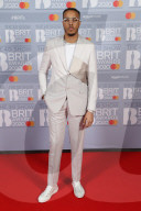 PEOPLE - Brit Awards: Promis auf dem Roten Teppich