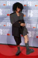PEOPLE - Brit Awards: Promis auf dem Roten Teppich