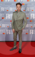 PEOPLE - Brit Awards: Promis auf dem Roten Teppich