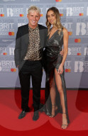 PEOPLE - Brit Awards: Promis auf dem Roten Teppich