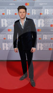 PEOPLE - Brit Awards: Promis auf dem Roten Teppich