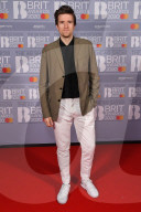 PEOPLE - Brit Awards: Promis auf dem Roten Teppich