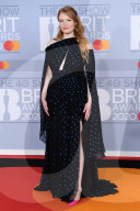PEOPLE - Brit Awards: Promis auf dem Roten Teppich