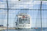 NEWS - Nach zweiwÃ¶chiger QuarantÃ¤ne: Passagiere verlassen "Diamond Princess"
