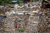 FEATURE - Berge voller Plastik in Indonesien