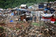FEATURE - Berge voller Plastik in Indonesien