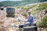 FEATURE - Berge voller Plastik in Indonesien