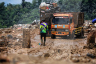 FEATURE - Berge voller Plastik in Indonesien