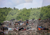 FEATURE - Berge voller Plastik in Indonesien