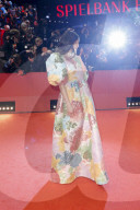 PEOPLE - Promis bei der Eröffnungsgala der 70. Berlinale in Berlin