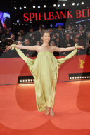 PEOPLE - Promis bei der Eröffnungsgala der 70. Berlinale in Berlin