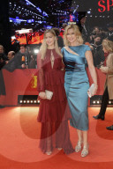 PEOPLE - Promis bei der Eröffnungsgala der 70. Berlinale in Berlin