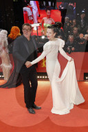 PEOPLE - Promis bei der Eröffnungsgala der 70. Berlinale in Berlin